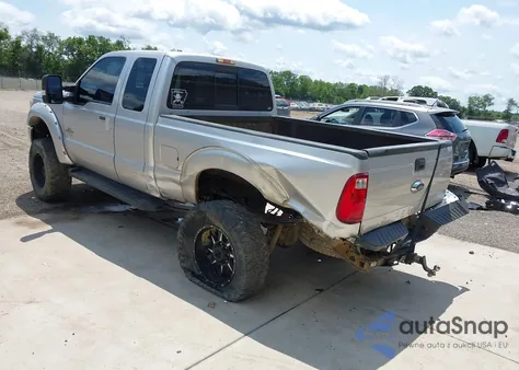 2015 Ford F-250 Lariat z USA, uszkodzony, nr VIN 1FT7X2BT6FED22814